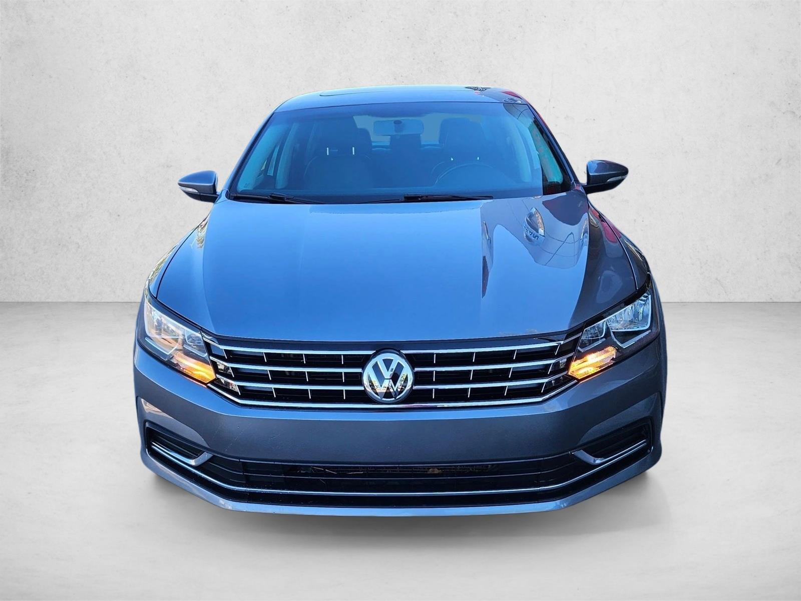 2019 Volkswagen Passat 2.0T Wolfsburg Edition photo 2