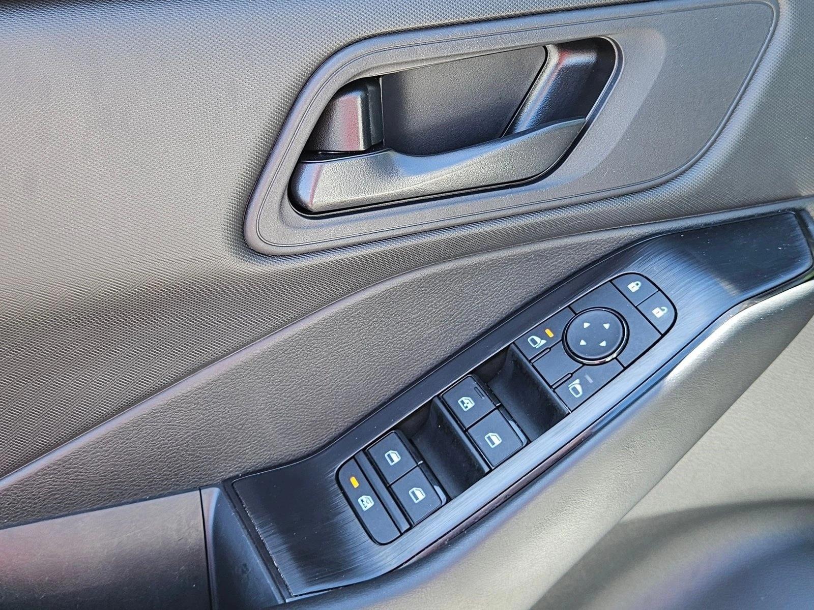 2025 Nissan Rogue S - Photo 11