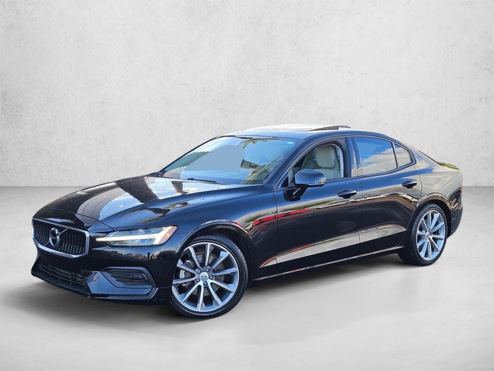 2019 Volvo S60 Momentum's photo