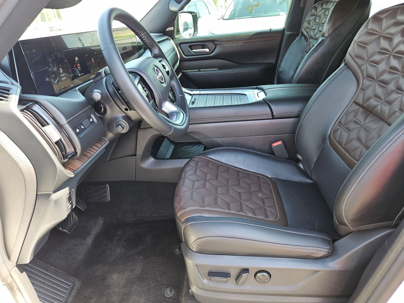 2025 Nissan Armada Platinum photo 4