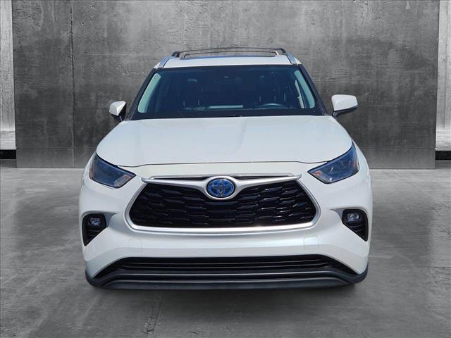 2022 Toyota Highlander Hybrid XLE photo 2