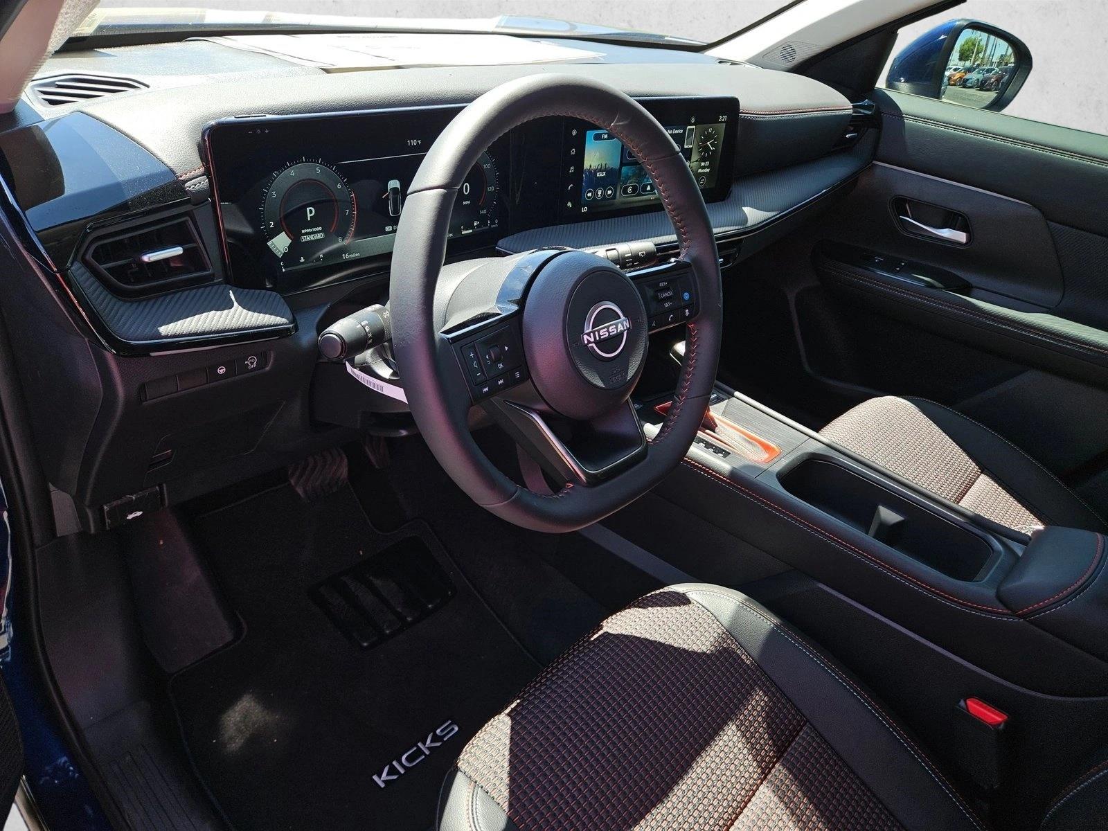 2025 Nissan Kicks SR photo 3