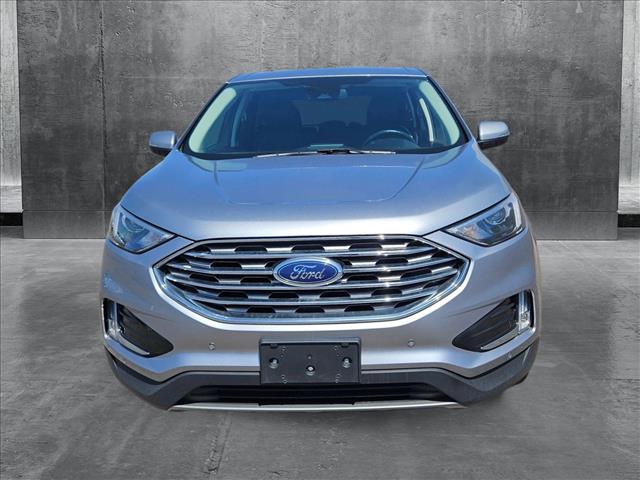 2022 Ford Edge Titanium photo 2