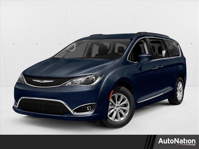 2018 Chrysler Pacifica Limited's photo