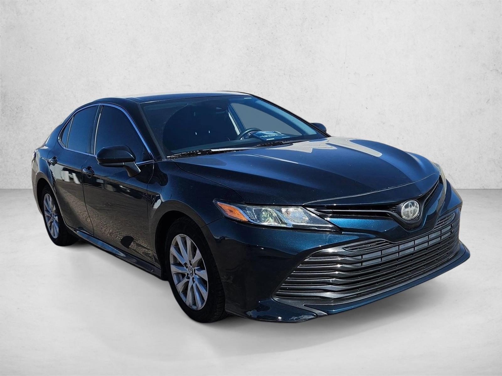 2020 Toyota Camry LE photo 3