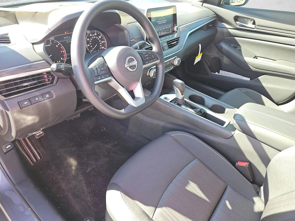 New 2025 Nissan Altima SV Sedan
