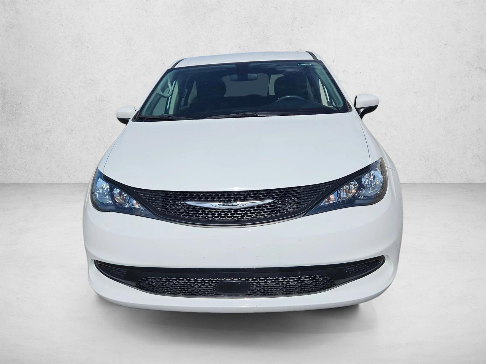 2022 Chrysler Voyager LX photo 2