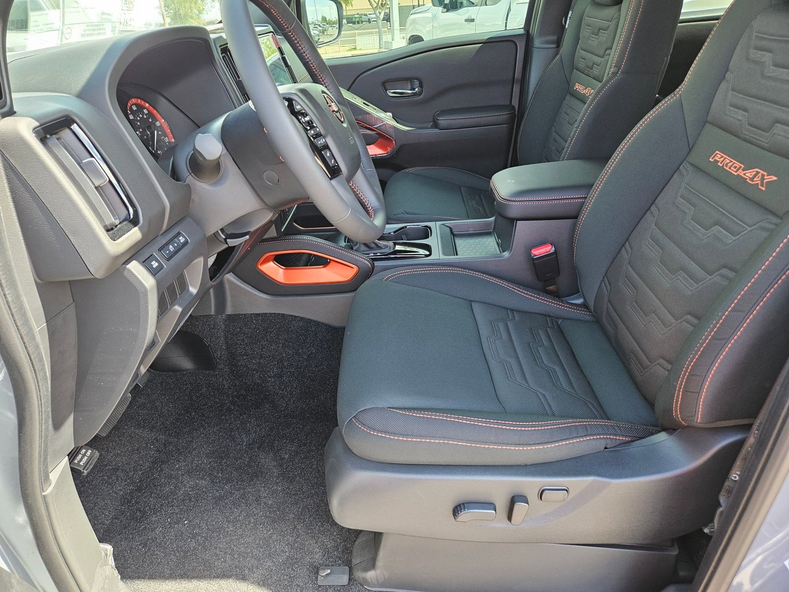 2025 Nissan Frontier PRO-4X photo 4