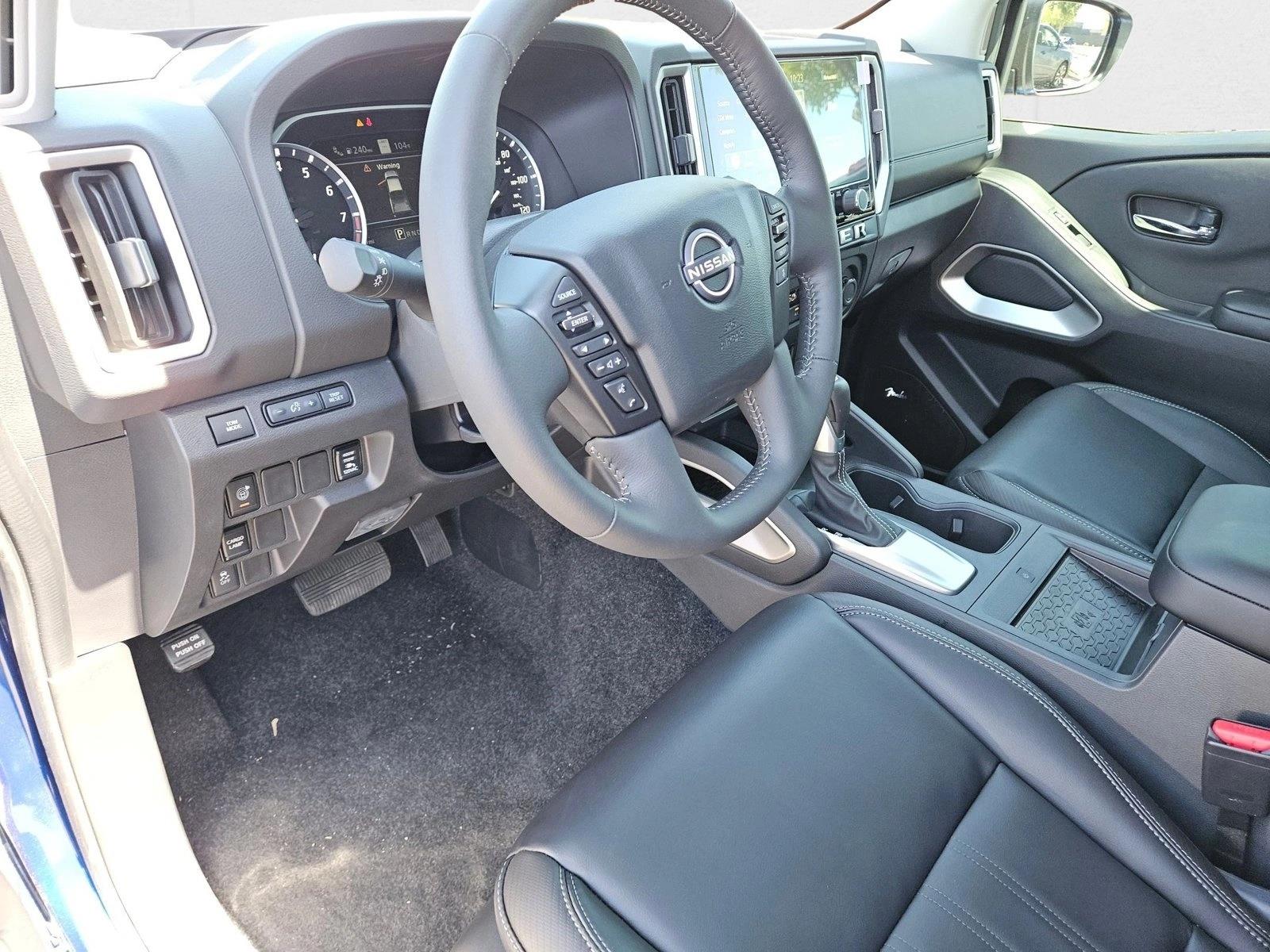 2025 Nissan Frontier SL photo 3