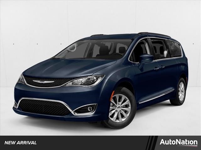 2018 Chrysler Pacifica Limited's photo