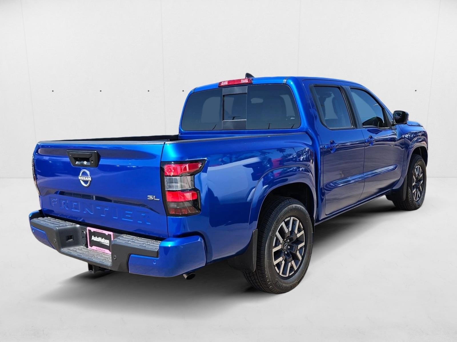 2025 Nissan Frontier SL photo 2