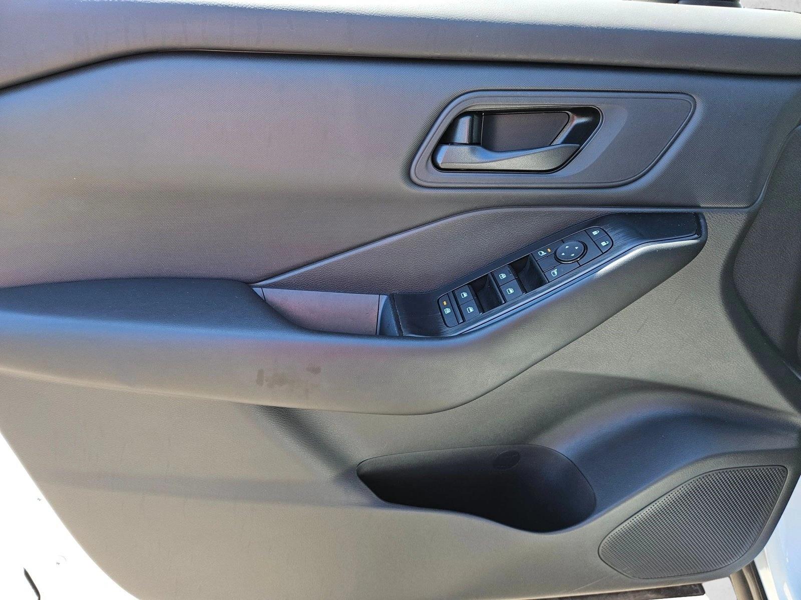 2025 Nissan Rogue S - Photo 10