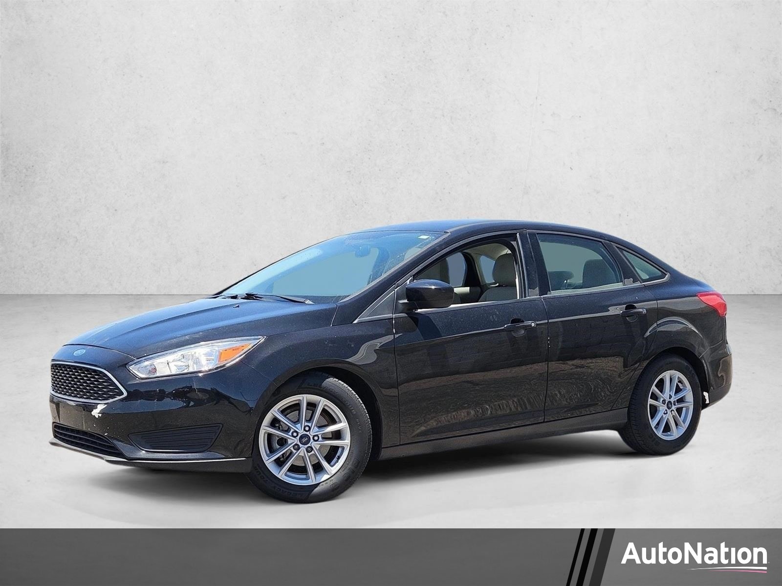 2018 Ford Focus Sedan SE's photo
