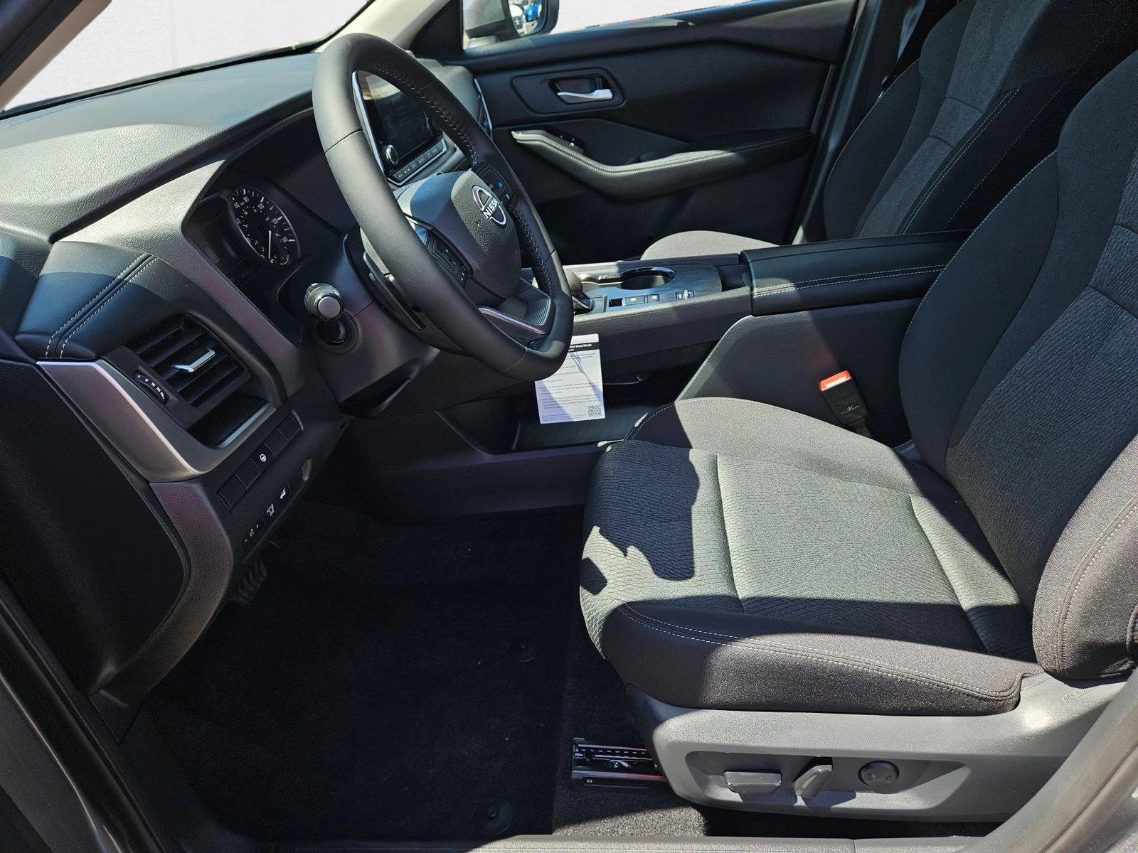 2026 Nissan Rogue SV photo 2