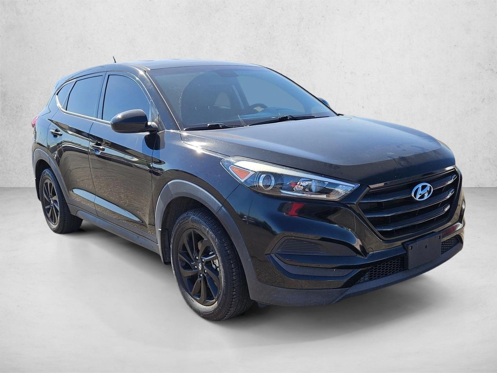 2017 Hyundai Tucson SE photo 2