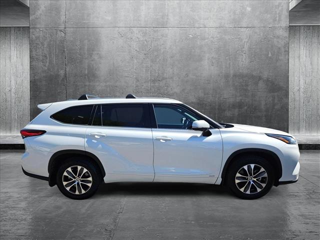 2022 Toyota Highlander Hybrid XLE photo 4