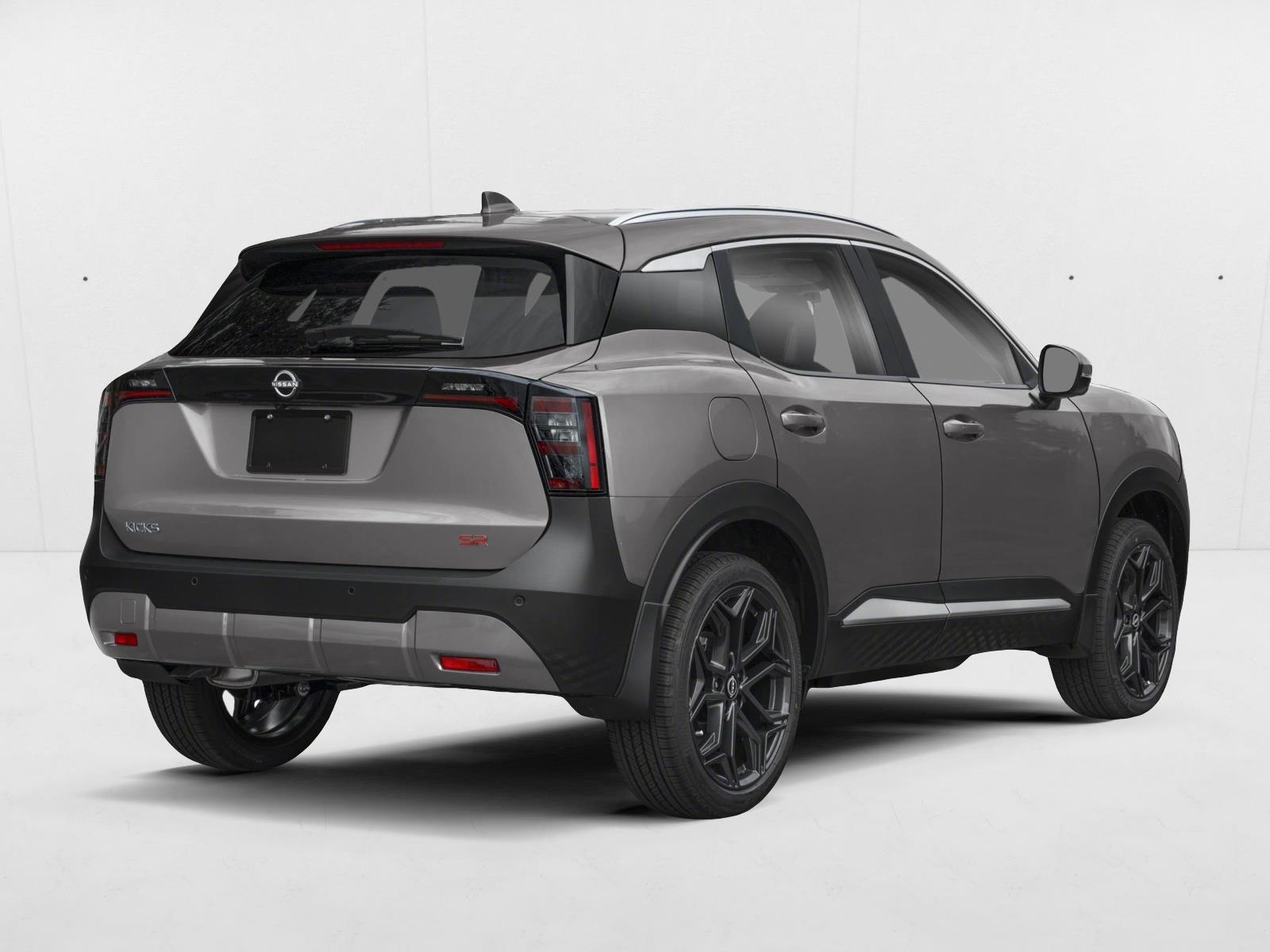 2026 Nissan Kicks SR photo 2