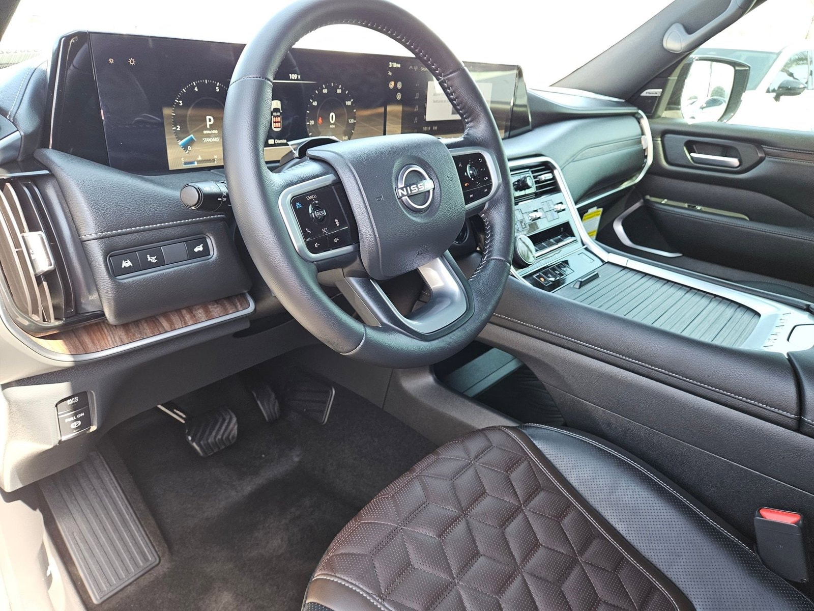 2025 Nissan Armada Platinum photo 3