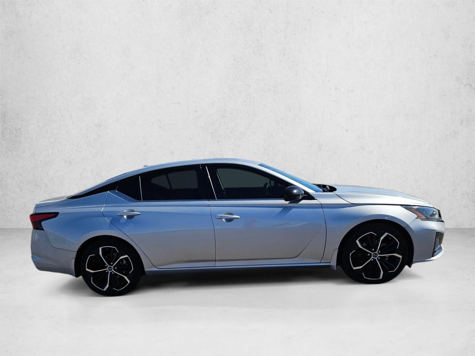 2023 Nissan Altima 2.5 SR photo 4