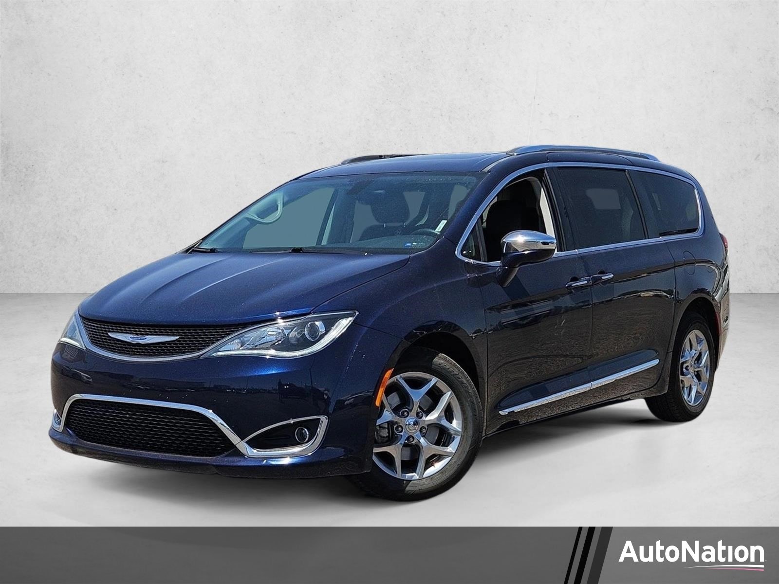 2018 Chrysler Pacifica Limited's photo