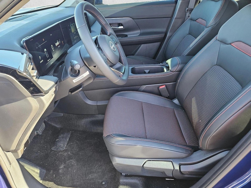 New 2025 Nissan Kicks SR SUV