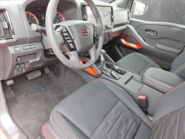 2025 Nissan Frontier PRO-4X photo 3