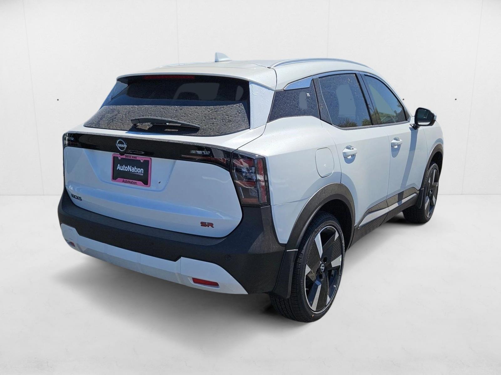 2025 Nissan Kicks SR photo 2