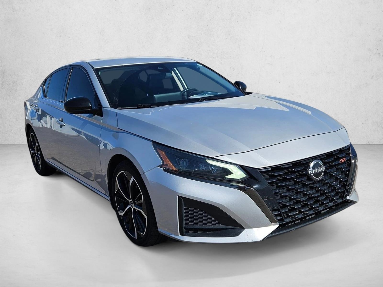 2023 Nissan Altima 2.5 SR photo 3