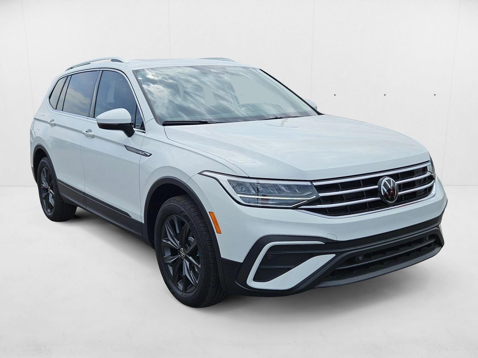 2024 Volkswagen Tiguan SE Wolfsburg Edition photo 3