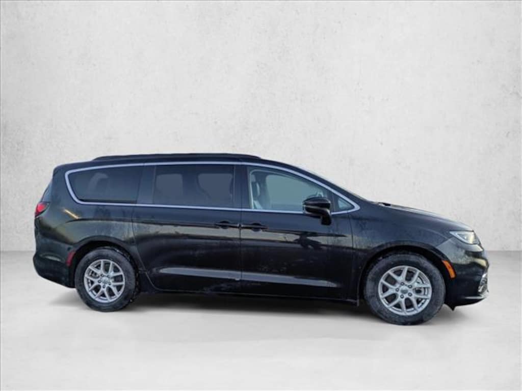 Used 2022 Chrysler Pacifica Touring L Van Passenger Van
