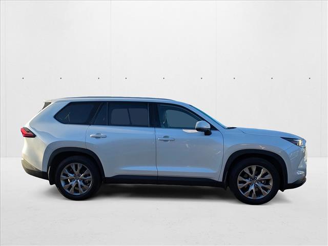 2024 Toyota Highlander Hybrid Limited photo 4