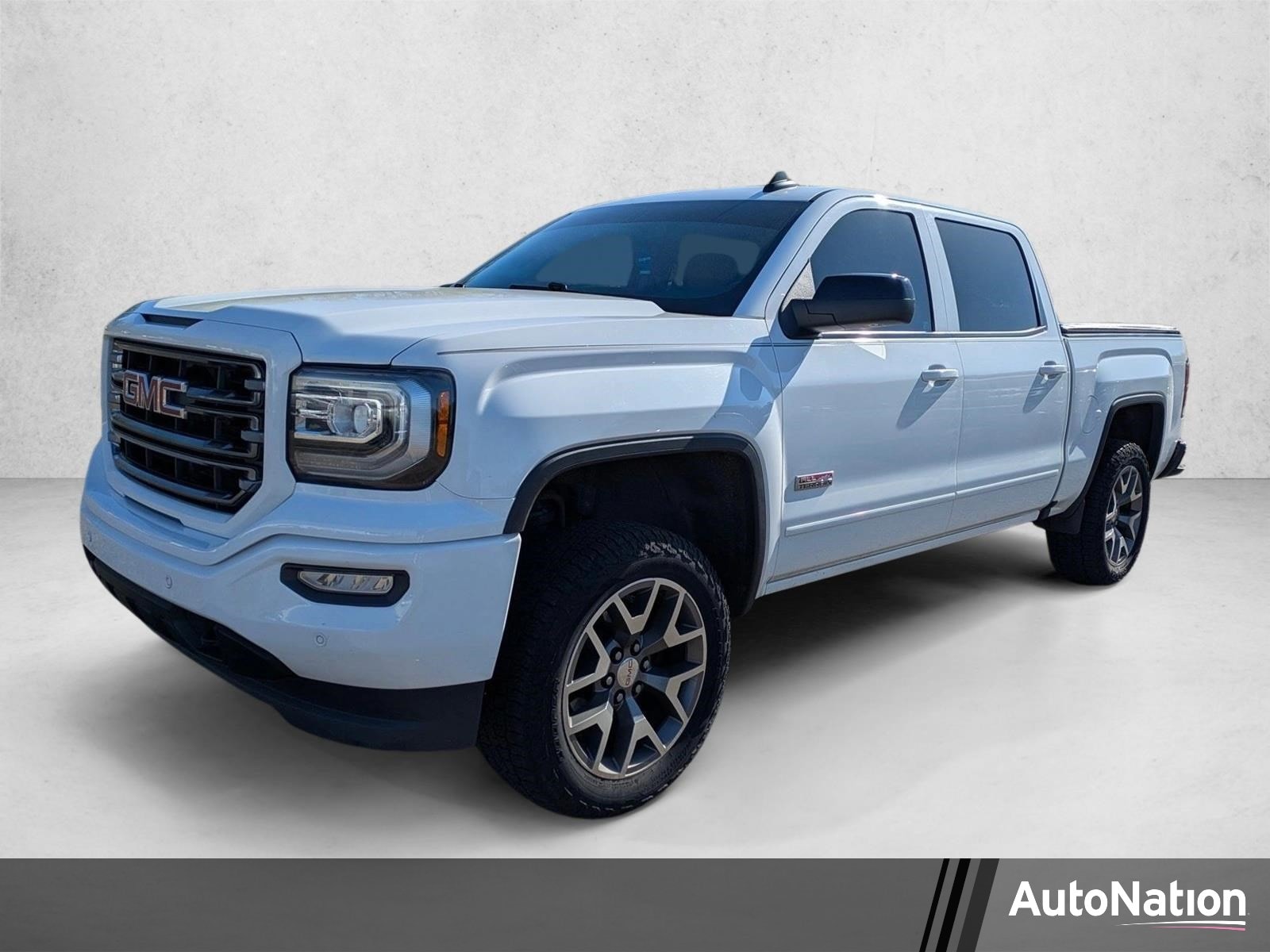 2018 GMC Sierra 4WD Crew Cab Short Box SLT's photo