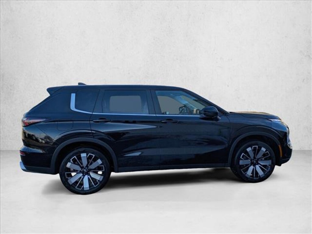 Used 2025 Mitsubishi Outlander SE SUV