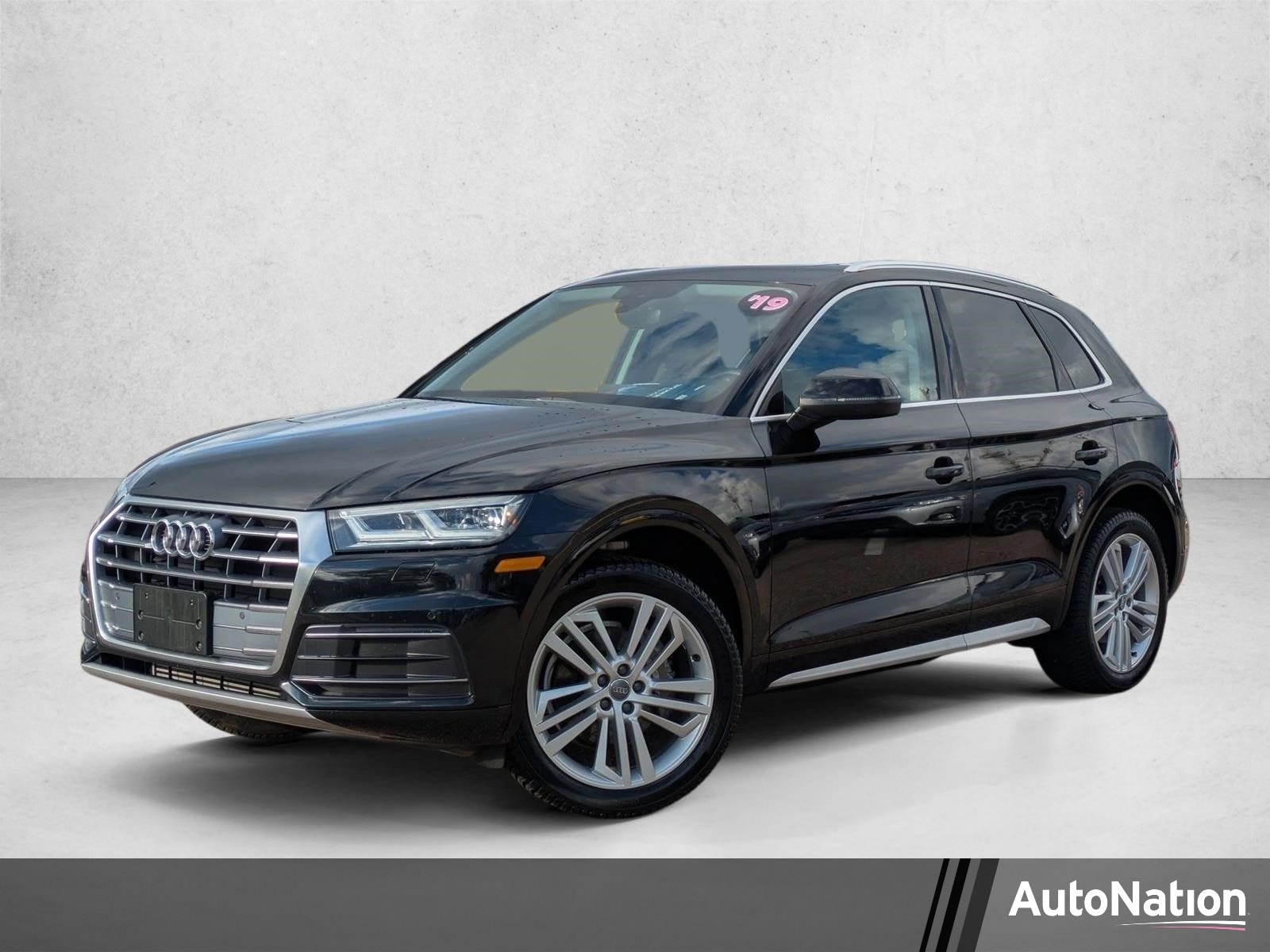 2019 Audi Q5 2.0T quattro S tronic Premium Plus's photo