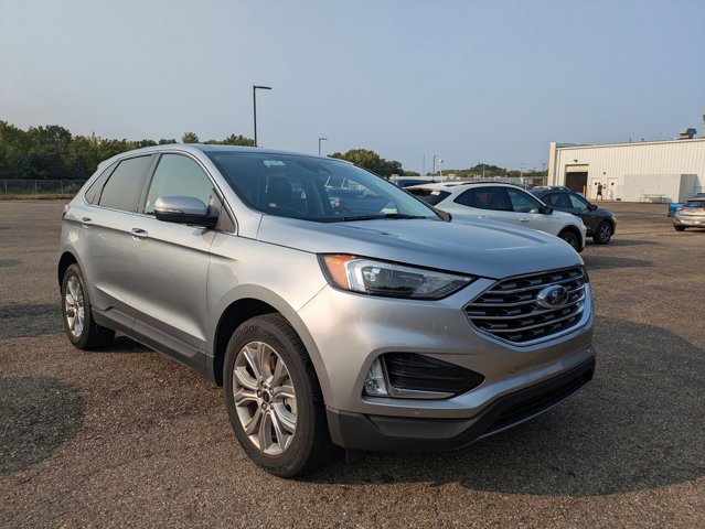 2024 Ford Edge Titanium photo 2