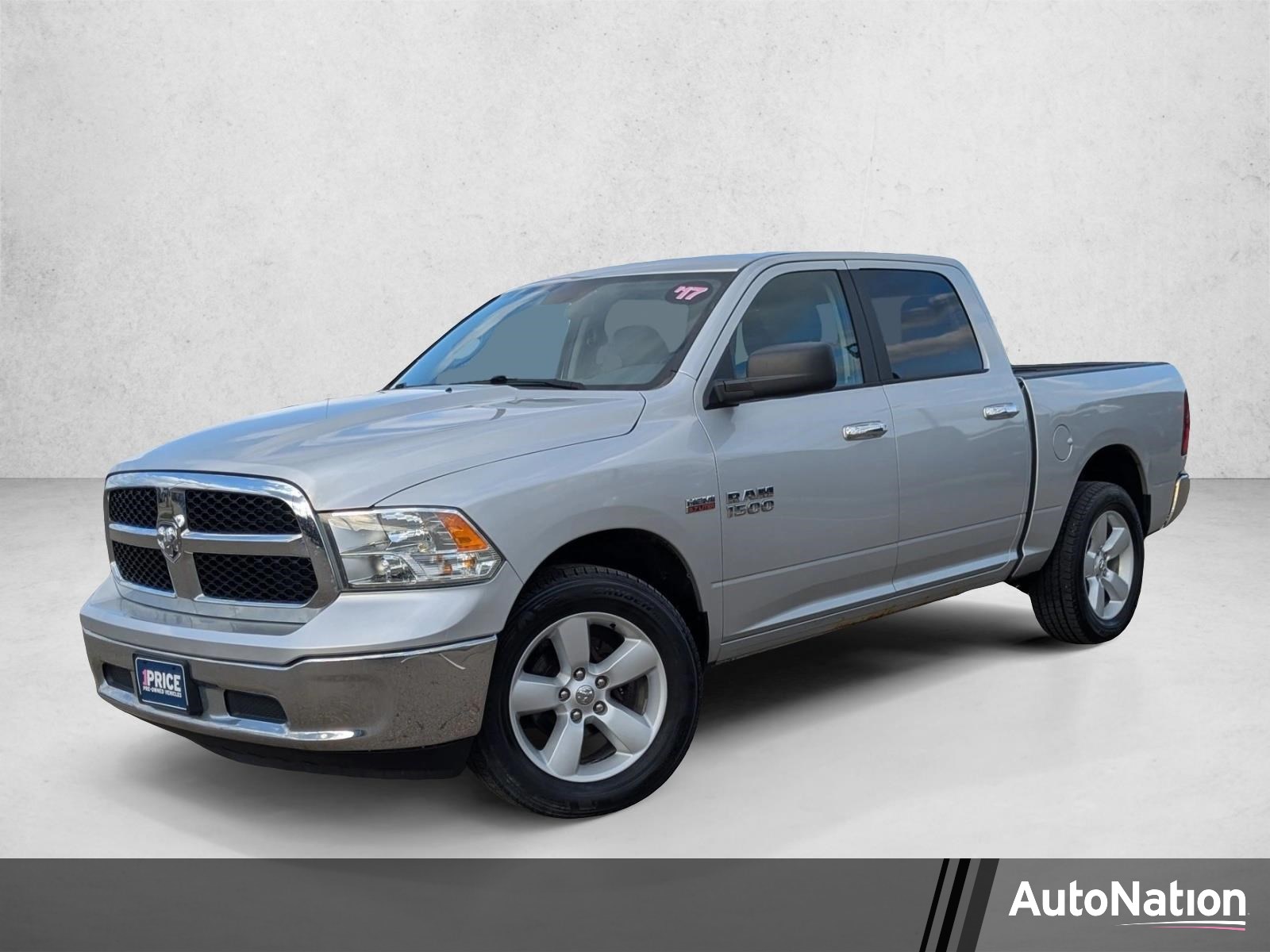 2017 RAM 1500 SLT Crew Cab 4x4 5'7" Box's photo