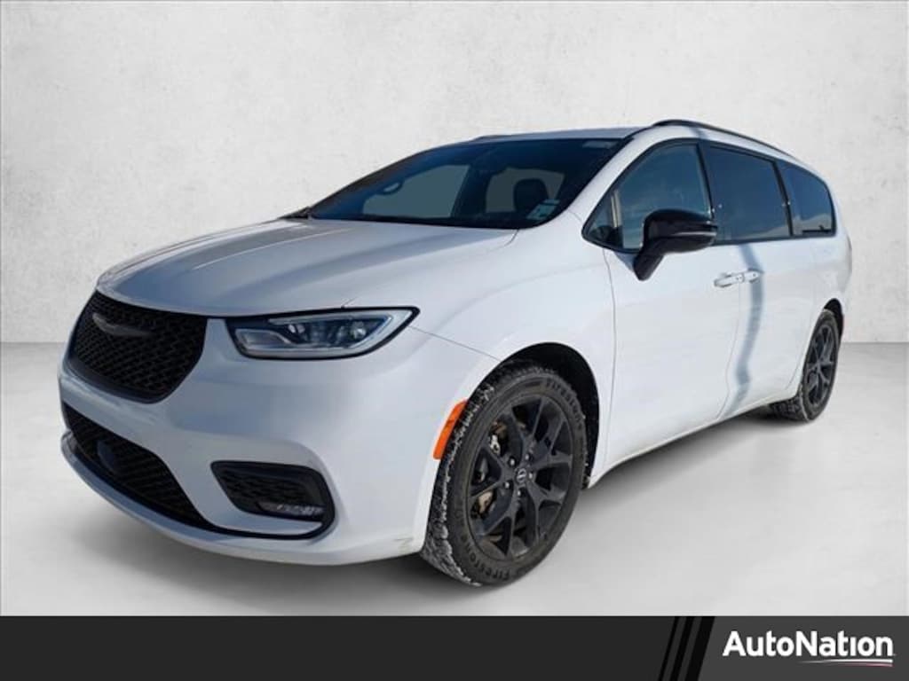 Used 2025 Chrysler Pacifica Limited Van Passenger Van