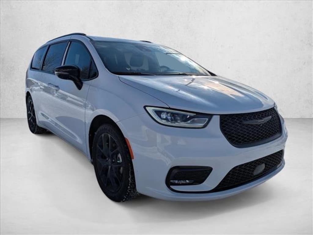 Used 2025 Chrysler Pacifica Limited Van Passenger Van