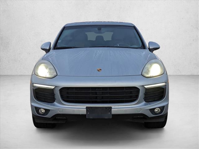 2016 Porsche Cayenne Base photo 2