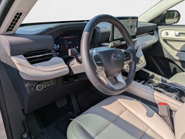 2025 Ford Explorer photo 3