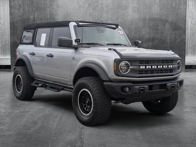 2023 Ford Bronco Black Diamond photo 3