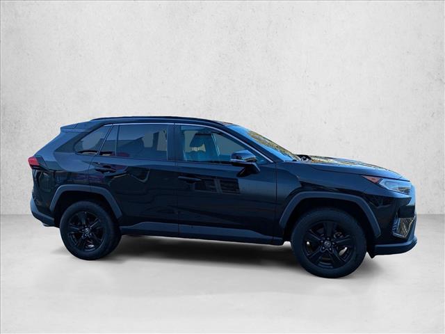 2021 Toyota RAV4 XLE photo 3