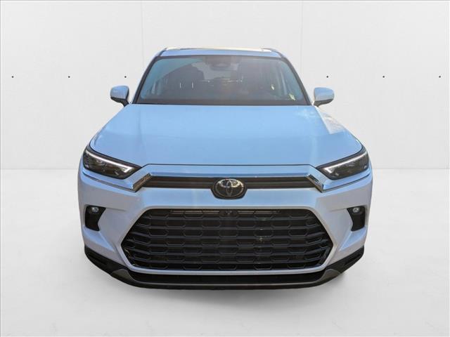 2024 Toyota Highlander Hybrid Limited photo 2