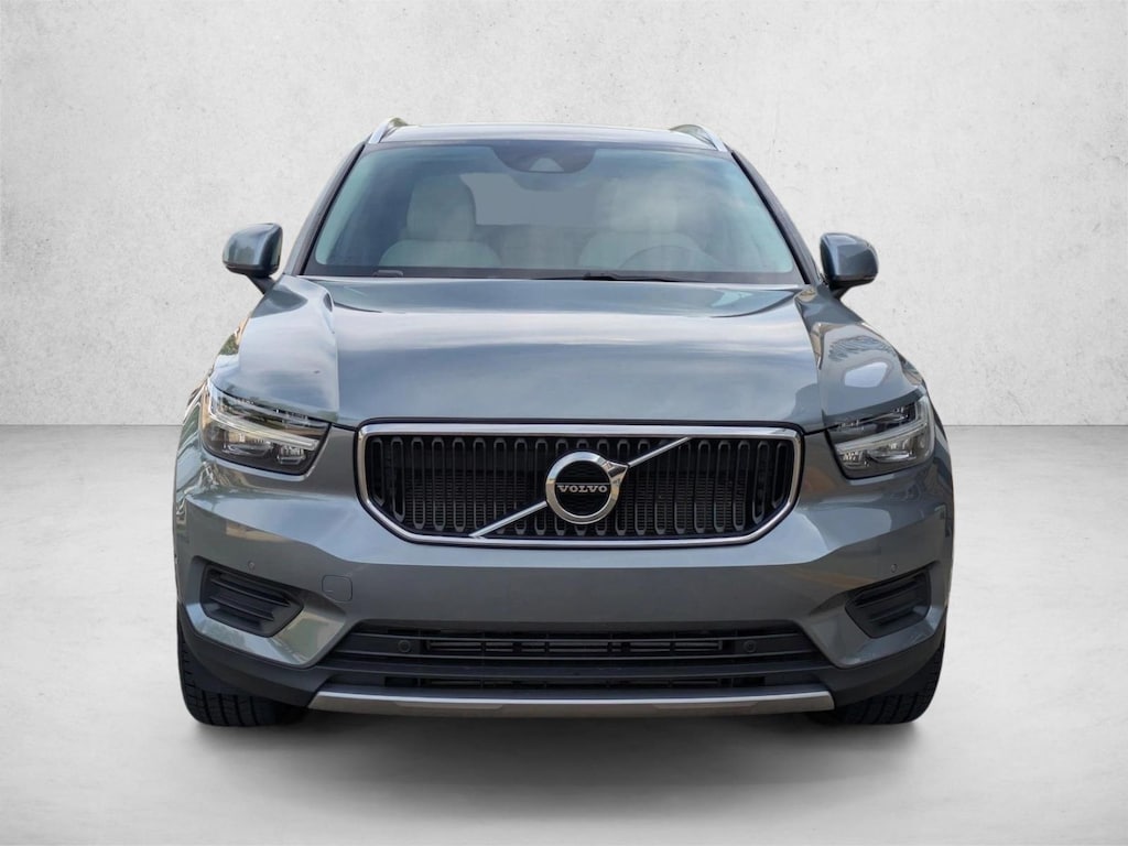 Used 2019 Volvo XC40 Momentum SUV