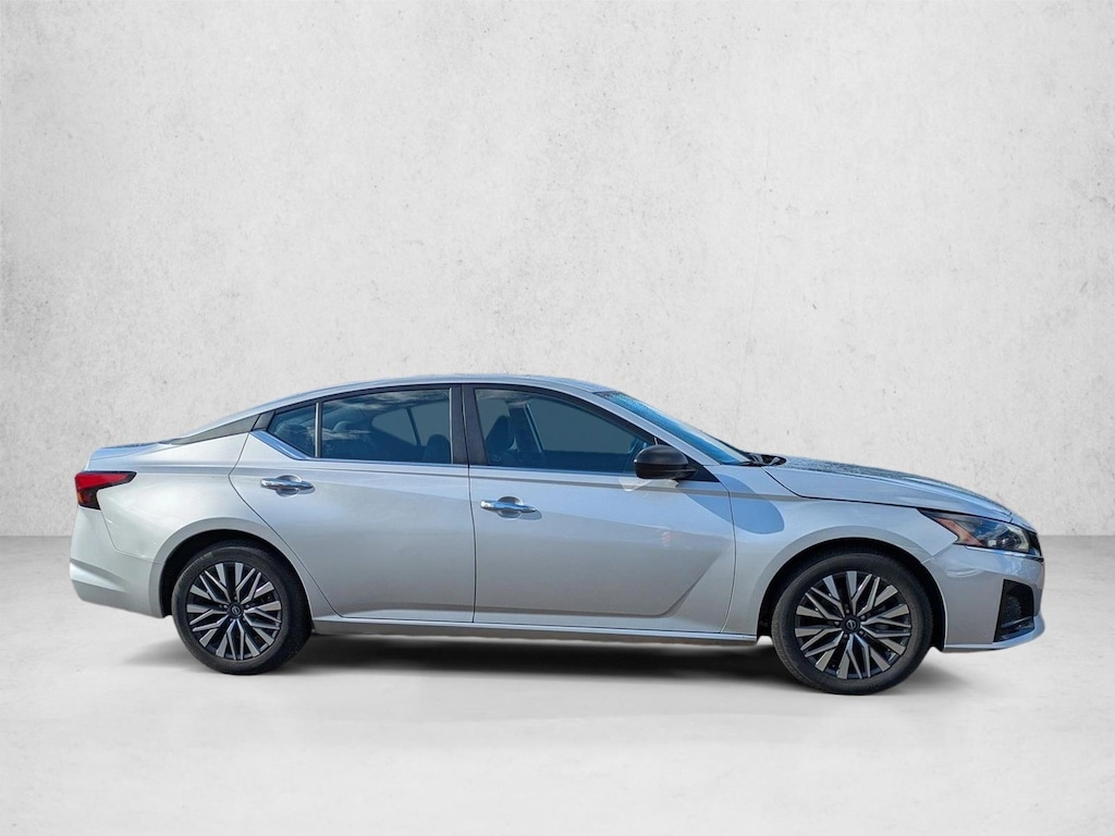 Used 2024 Nissan Altima 2.5 SV Sedan