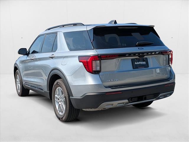 2025 Ford Explorer photo 2