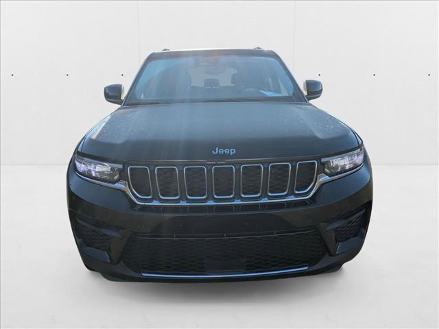 2023 Jeep Grand Cherokee Laredo photo 2