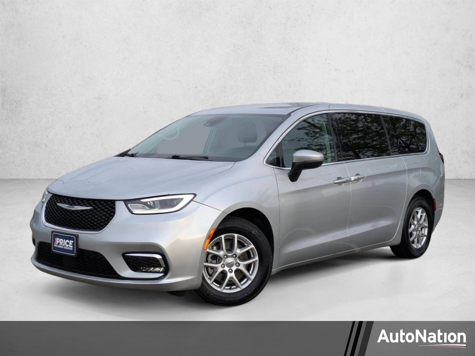 2023 Chrysler Pacifica Touring L's photo