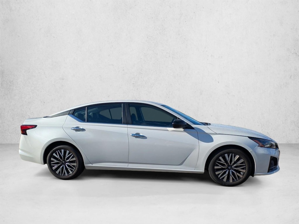 Used 2024 Nissan Altima 2.5 SV Sedan