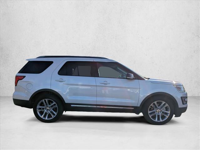 2017 Ford Explorer XLT photo 4